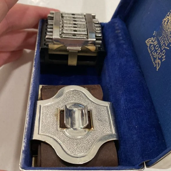 Vintage VTG WILKINSON SWORD CO.SAFETY RAZOR SET 7 DAY model CHROME Grooming